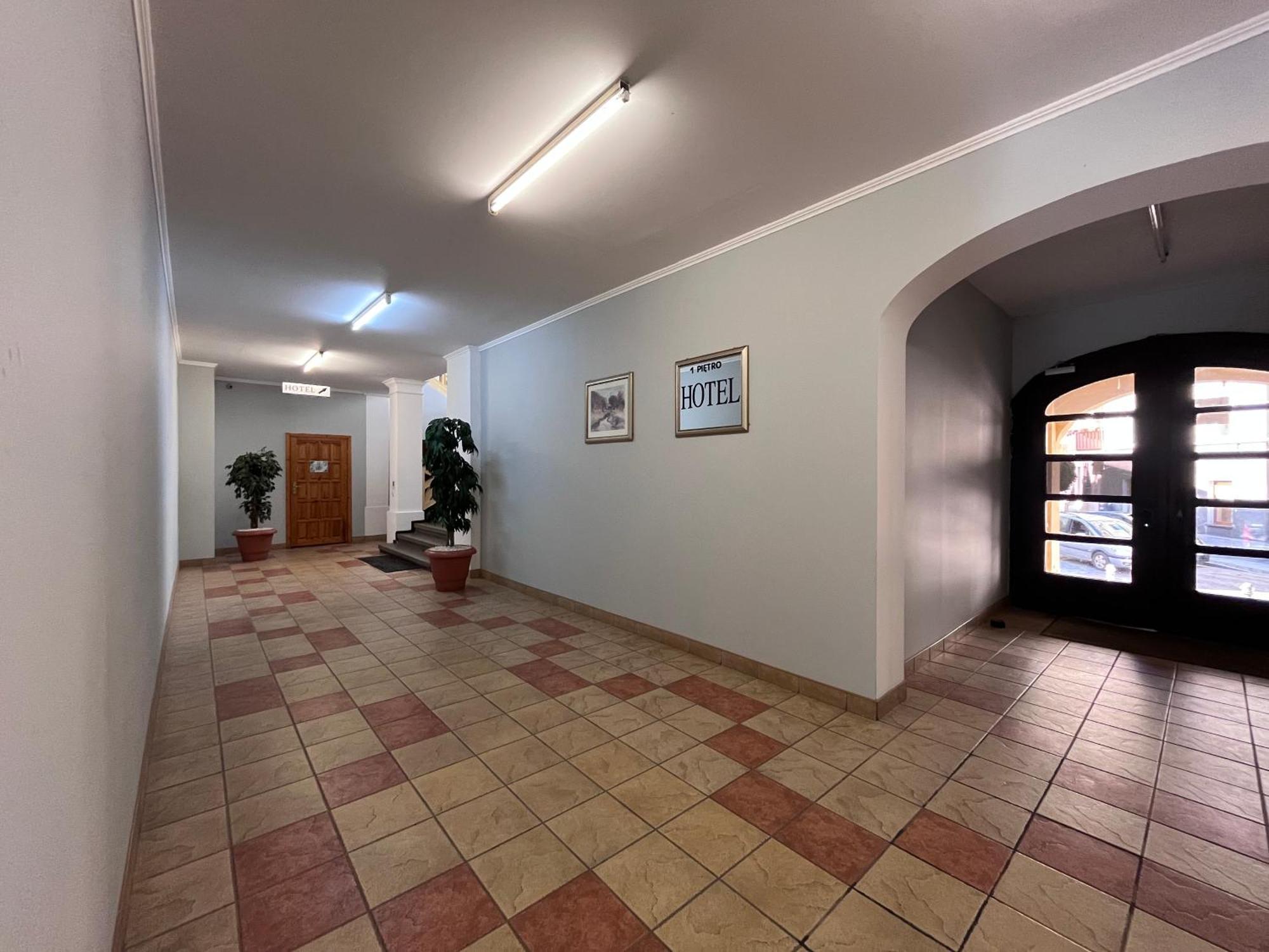 Hotel Polonia Namysłów Eksteriør billede